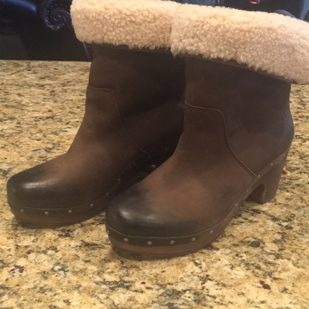 Ugg Boots - Leather & Sherpa Size 9
